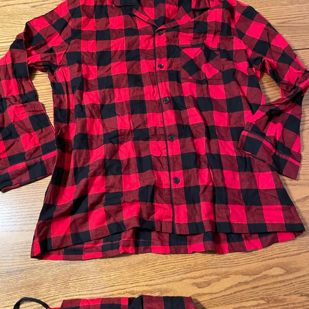 Christmas pjs
Buffalo Plaid 2 pc sleep wear - Picture 7 of 15